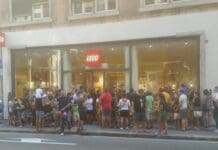 Genova – Inaugura il Lego Store, lunghe file in via XX settembre e in via Fieschi – VIDEO