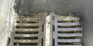 Sampierdarena – Tombini pieni di asfalto in corso Martinetti tombini tappati sampierdarena