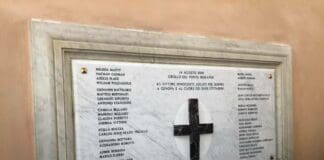 Ponte Morandi – A Palazzo Tursi scoperta una targa coi nomi delle vittime – VIDEO