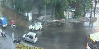 Piazza Corvetto, tubo rotto: perdita d’acqua in tutta la zona e traffico paralizzato