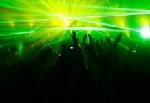 La Spezia, sesso in pubblico in un locale, licenza sospesa discoteca