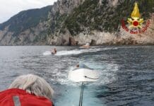 Motoscafo si ribalta davanti alla grotta Byron