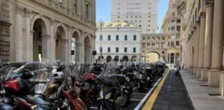 Piste ciclabili a Genova – In via Petrarca cancellano 40 posti moto e scooter pista ciclabile via Petrarca