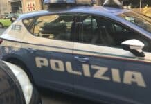 Genova, aggredisce a cinghiate padre e figlio di 13 anni per futili motivi, arrestato polizia