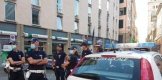 Genova, Pizzeria del Centro storico chiusa con sigilli polizia locale