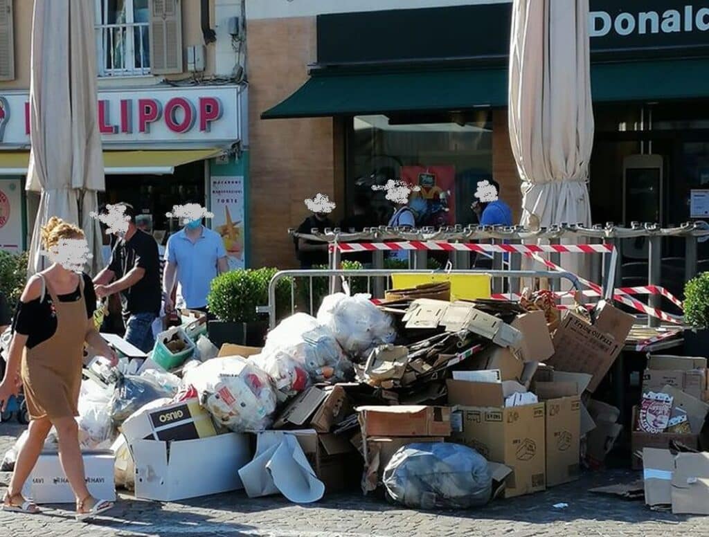 spazzatura per strada Sanremo