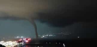 Forte temporale a Genova tromba marina pra