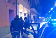 Loano, pusher accetta pagamenti in contanti e con assegni: arrestato polizia locale Genova notte