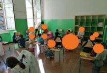 Bambini in ginocchio a scuola – Movimento 5 Stelle: fake news bambini in ginocchio scuola