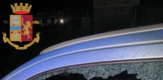 Bolzaneto – Sorpresi a rompere i finestrini per rubare nelle auto finestrino rotto