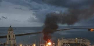 Incendio nel porticciolo di Pegli incendio barca pegli