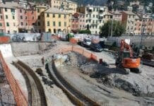 Nervi – I gradoni di cemento prendono forma al posto della piscina e divampano le polemiche nervi cantiere porticciolo