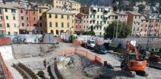 Nervi – I gradoni di cemento prendono forma al posto della piscina e divampano le polemiche nervi cantiere porticciolo