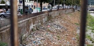 Sponde del Bisagno invase dalla plastica, scatta la mobilitazione dei cittadini plastica Bisagno torrente