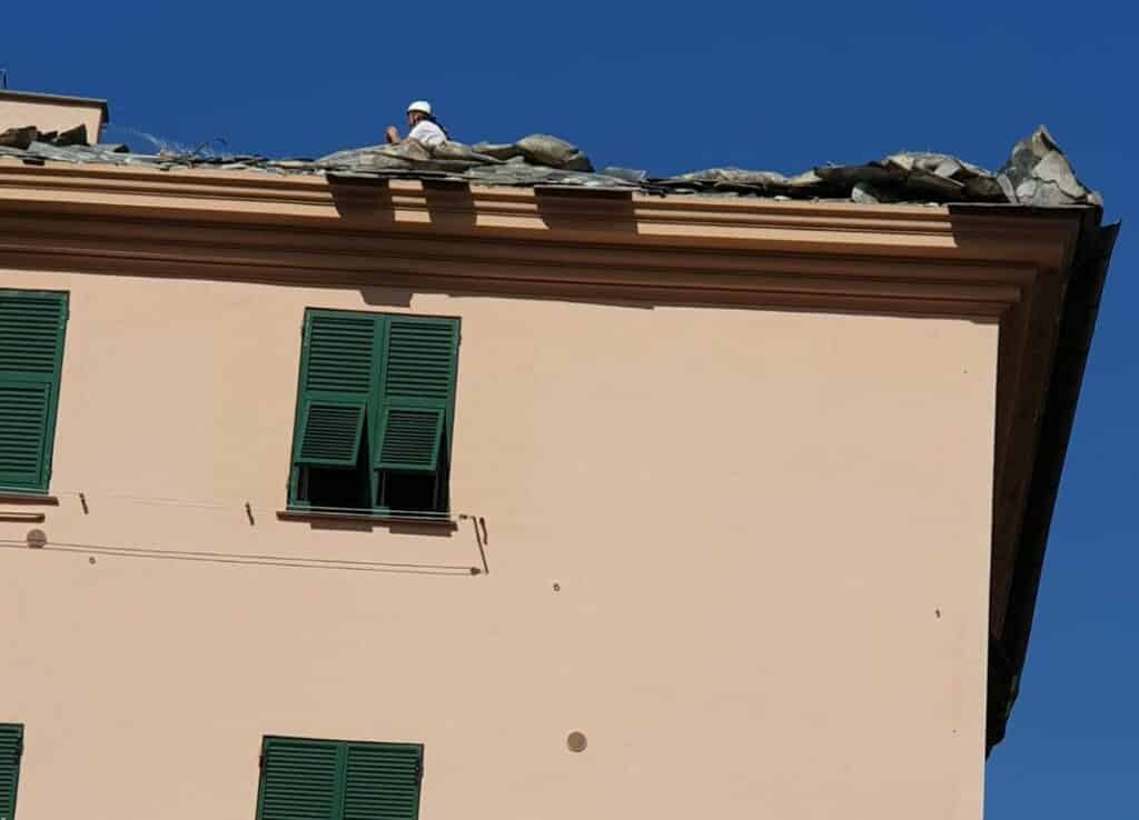 tetto danneggiato via Vernazza