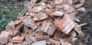 Cengio – Abbandona detriti da attività edilizia nel bosco, multato dai Carabinieri discarica bosco Cengio