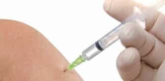 Imperia, incontro con medico No Vax e anti gender, medici in rivolta vaccinazione iniezione