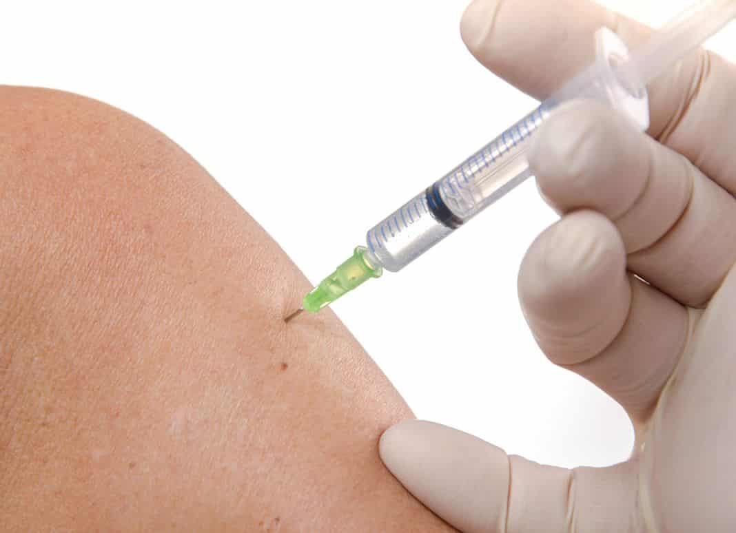 vaccinazione iniezione