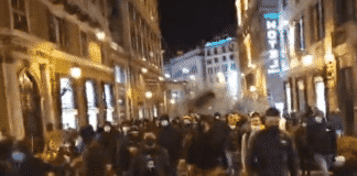 Disordini durante la manifestazione contro il DPCM, identificati in 10 manifestazione coronavirus Genova