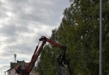 Bolzaneto, Amiu sgombera discarica abusiva con la scorta della Polizia Locale