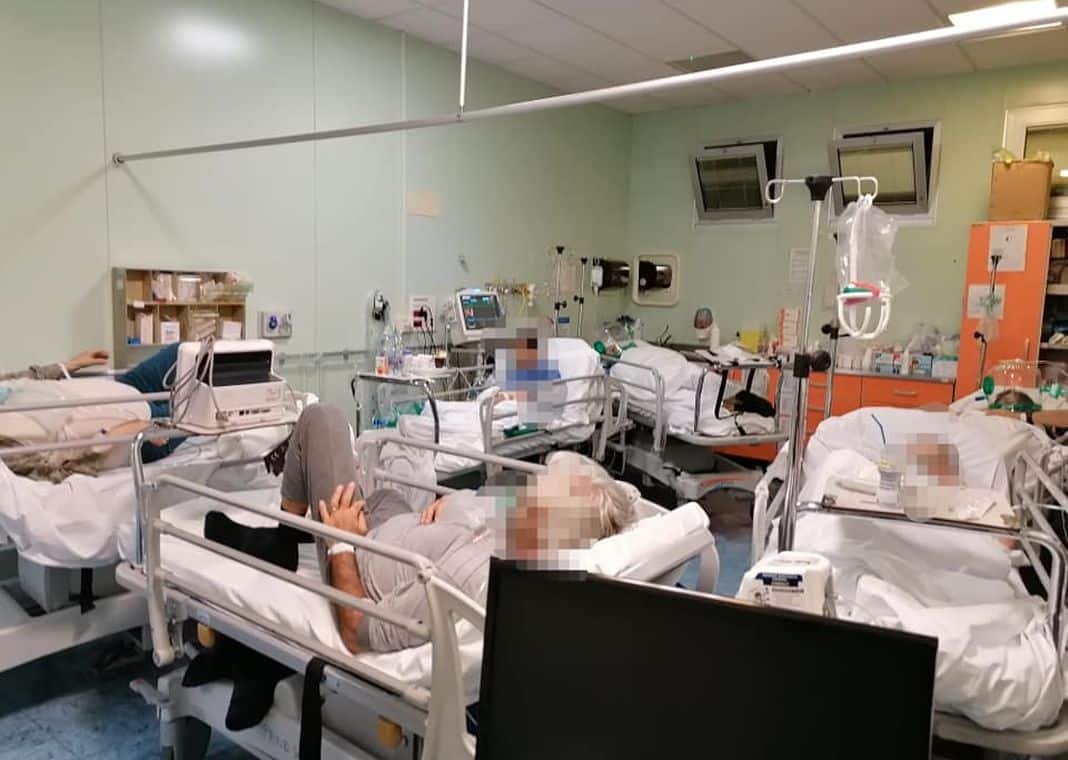 Villa Scassi caos barelle