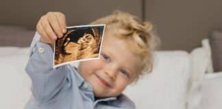 Chiara Ferragni è incinta, Leone mostra la foto rivelatrice Chiara Ferragni incinta