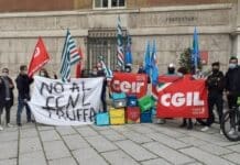 Genova, Riders in sciopero davanti al Mc Donald’s e consegne in tilt Riders