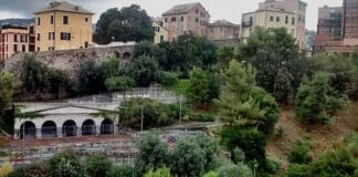 Festa proibita e musica a tutto volume ai “Giardini di plastica”, multati 15 giovani