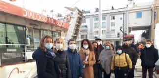 Dialogo nel buio, la chiatta lascia Genova