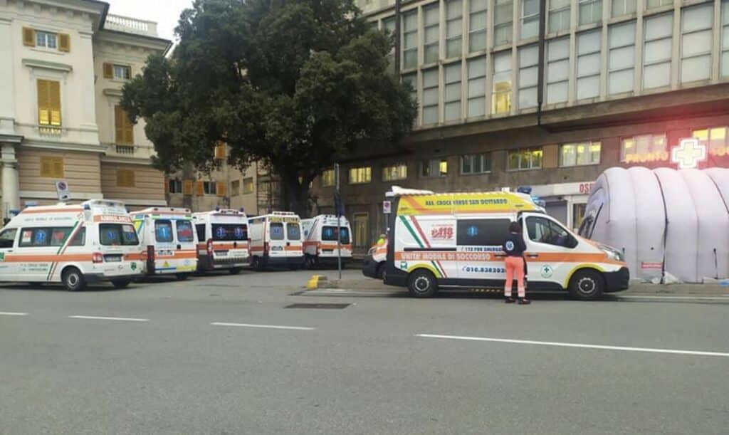Galliera caos ambulanze