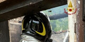 Incendio in una palazzina di San Colombano Certenoli vigili del fuoco incendio