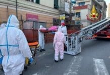 Sestri Ponente – Paziente obeso sospetto Covid soccorso dai Vigili del Fuoco – FOTO