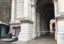 Cadono calcinacci dal Ponte Monumentale, chiuso marciapiede – VIDEO