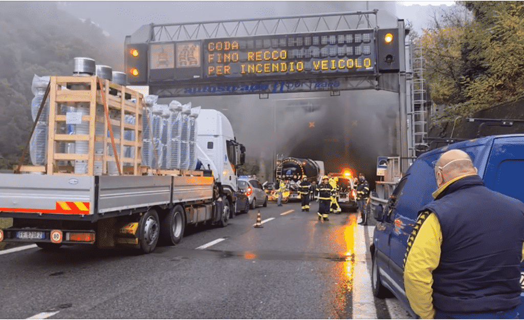 incendio autostrada A12 recco