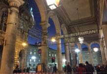 Cede un cavo sotto i portici di via XX, marciapiede chiuso – VIDEO caduta cavo via XX settembre