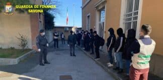 Vado Ligure – Guardia di Finanza scopre 11 clandestini lungo l’Aurelia migranti vado Ligure