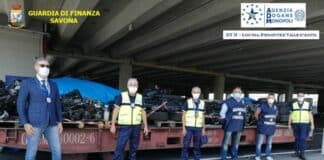 Auto rubate e Rifiuti speciali sequestrati nel Porto di Savona merci rubate guardia finanza