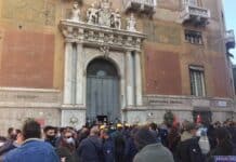 Ex Ilva – La manifestazione è arrivata davanti alla Prefettura in via Roma ilva lavoratori prefettura