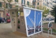 Bottiglie di plastica in cambio di biglietti del Bus e buoni sconto, la macchina anche a Marassi e San Fruttuoso plastica riciclo, genova Amiu, notizie Genova, Coreplastica