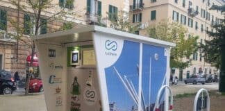 Plastipremia anche a Marassi, in piazza Galileo Ferraris buoni premio in cambio di bottigliette di plastica plastica riciclo, genova Amiu, notizie Genova, Coreplastica