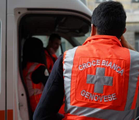 Genova, ancora un pedone travolto ad Albaro ambulanza croce bianca genovese