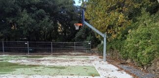 Campo da basket di Villa Doria a Pegli, Italia Viva: “Rimuoverlo, è pericoloso” villa doria campo basket pegli