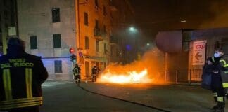 Pontedecimo – Auto in fiamme per rapinare una gioielleria auto fiamme, Pontedecimo