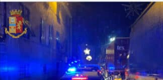 Autostrade nel caos per la neve, Stradale soccorre bimbo di 16 mesi dopo un km a piedi