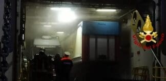 Incendio su un traghetto nel Porto di Genova incendio traghetto genova