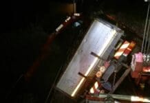 Camion ribaltato a Zoagli, arrivano i vigili del Fuoco – VIDEO camion ribaltato zoagli