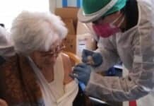 Coronavirus, in arrivo una quarta dose per i soggetti ultra-fragili? centenaria vaccinata coronavirus