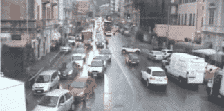 Autostrade nel caos, traffico cittadino in tilt