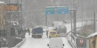 Autostrade nel caos per la neve – TrasportoUnito: non è stata fatta attività preventiva neve autostrade liguria