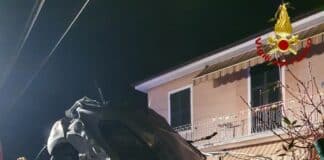 Beverino – Auto fuori strada finisce nel giardino di una casa incidente Beverino Spezia